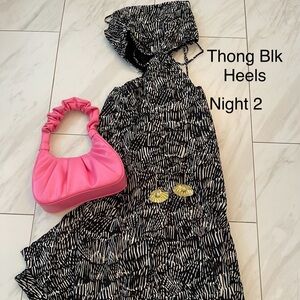 Amazing dress! Like brand new. Amazing for summer travel and dinners!